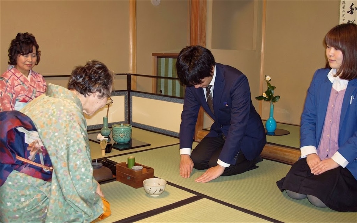 対鳳庵の抹茶お点前体験